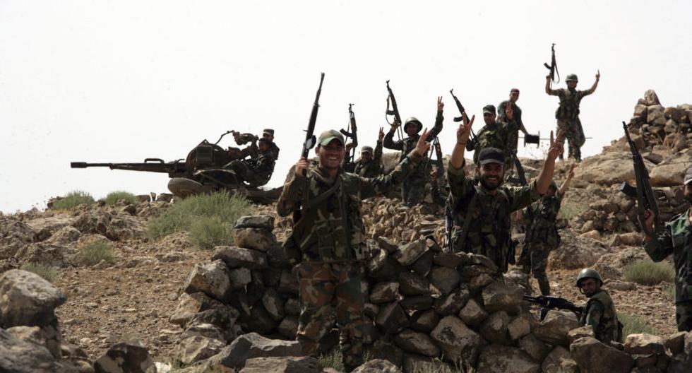 Soldados sirios celebran la victoria de una batalla ante ISIS. (Foto: EFE)