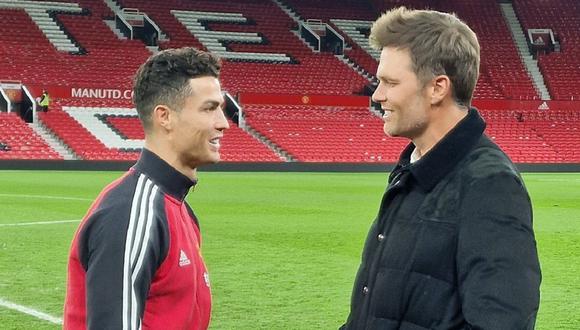 Cristiano Ronaldo tuvo una breve charla con Tom Brady tras partido del Manchester United. (Foto: @ManUtd)