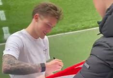 Buscado por los hinchas: Oliver Sonne firma camisetas de Perú en Dinamarca | VIDEO