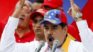 Venezuela: Maduro se burla de Pence por mosca en su cabeza