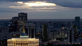 Cómo es Nursultán, la excéntrica y desigual capital de Kazajistán a la que llegará el papa Francisco