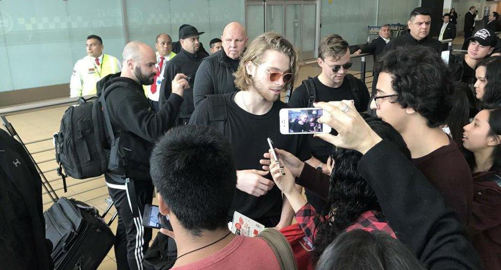 5 Seconds of Summer llegaron a Lima y compartieron momentos con fans en aeropuerto. (Foto: ABC Comunicaciones)