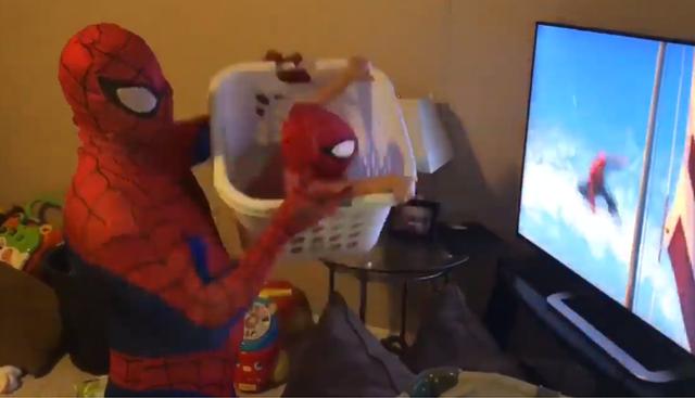 Este hombre se transformó en 'Spider-Man' para darle una de las mayores alegrías a su hijo y todo quedó guardado en Facebook.