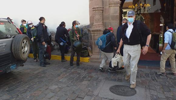 Más de 100 personas que integran el staff de Transformers arribaron al Cusco. (Foto: Néstor Larico)