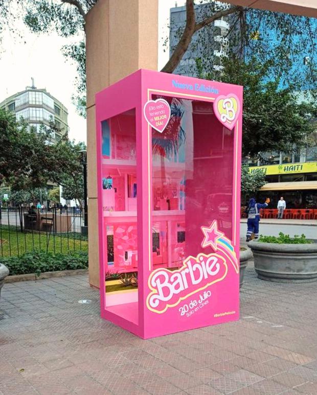 La Caja de #Barbie en el Abasto. Irian a sacarse una foto con la