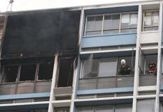 Bomberos atienden incendio en piso 10 de edificio de la Av. Tacna