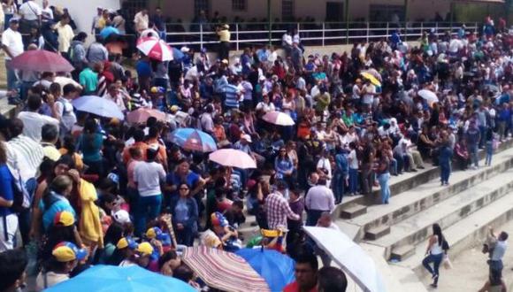 Venezuela: Tensa jornada de validación de firmas de revocatorio