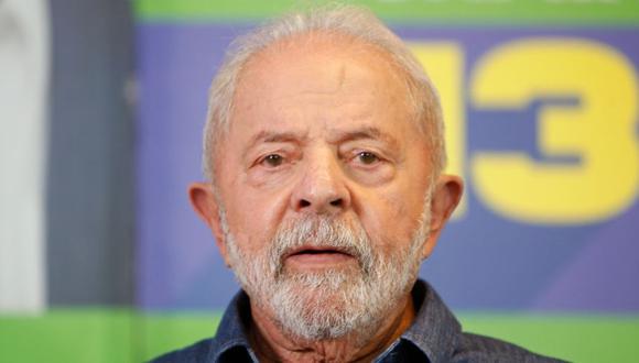 El expresidente brasileño (2003-2010) y candidato presidencial por el izquierdista Partido de los Trabajadores (PT), Luiz Inacio Lula da Silva, gesticula durante una conferencia de prensa en Sao Paulo, Brasil.