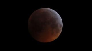 ¿Qué es un eclipse lunar y cómo se producirá este 26 de mayo junto a la superluna de sangre?