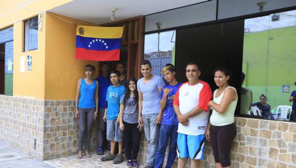El empresario textil Rene Cobena ha alquilado un inmueble en SJL, el cual se ha convertido en una posada de muchos venezolanos. [Foto: Jessica Vicente]
