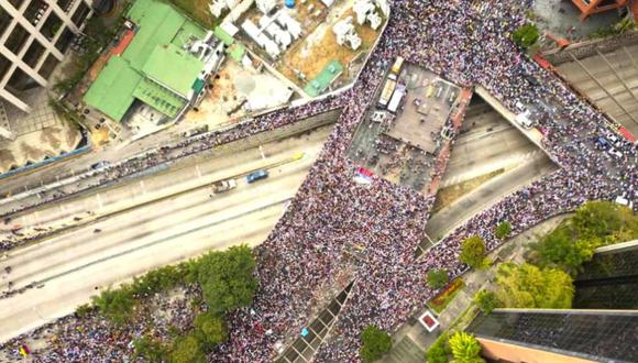 Venezuela | Video muestra la increíble muchedumbre opositora que marcha contra Maduro. (El Nacional // GDA)