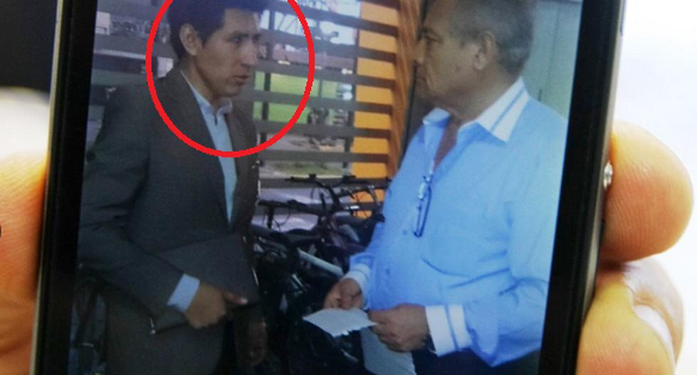 Este hombre que lleva saco acosó a una jovencita de 18 años. (Foto: Difusión/Andina)