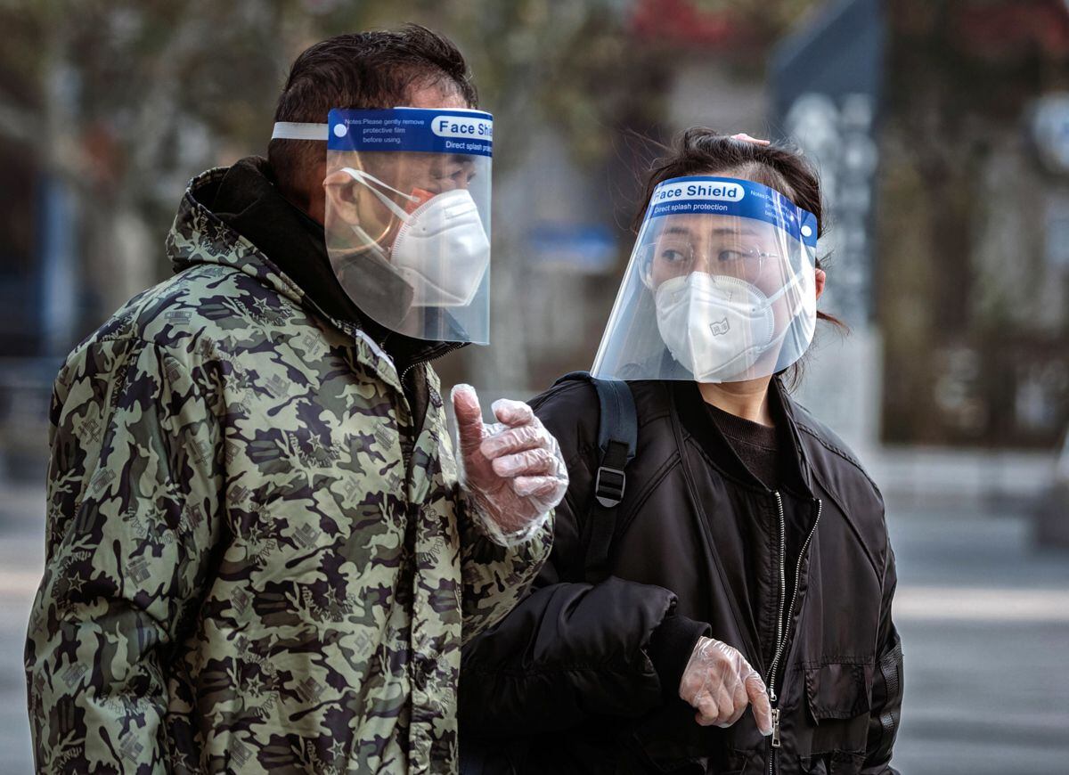 Travelers in protective gear walk at the Shanghai train station, in Shanghai, China, on December 21, 2022. (Photo by EFE/EPA/ALEX PLAVEVSKI)