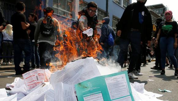 Incidentes impidieron que estudiantes de algunos colegios de Chile se presentaran a la segunda jornada de la Prueba de Selección Universitaria (PSU). (Foto: Reuters)