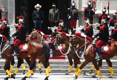 Pedro Castillo lideró por primera vez ceremonia de cambio de guardia a caballo en Palacio de Gobierno