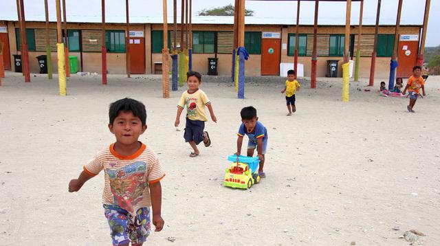 Las clases en las instituciones educativas ubicadas en los campamentos de damnificados por El Niño costero empezarán este lunes, una semana después que el resto de colegios del país (Foto: Ralph Zapata)