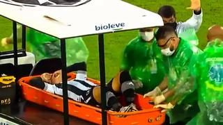 Alexander Lecaros debutó como titular en Botafogo, generó penal pero salió en camilla lesionado | VIDEO