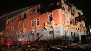 Casona destruida por incendio pone en peligro a traseúntes