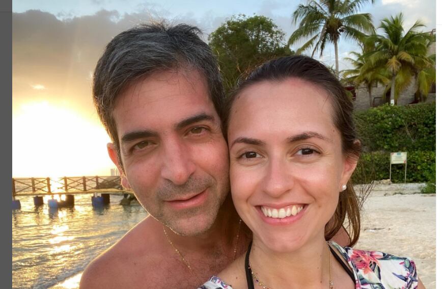Prosecutor Marcelo Pecci and his wife Claudia Aguilera in a photo that she posted on Instagram on May 9 at Barú beach, in Colombia.  (Claudia Aguilera's Instagram).