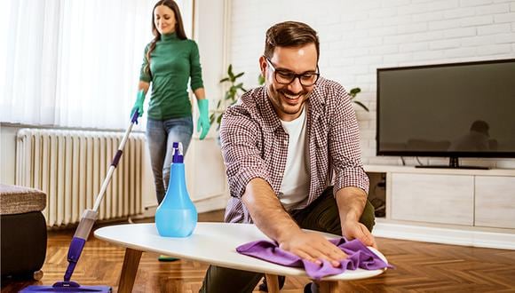 La constante limpieza de superficies se ha convertido en una forma de garantizar un espacio seguro y libre de gérmenes. (Foto: Shutterstock)