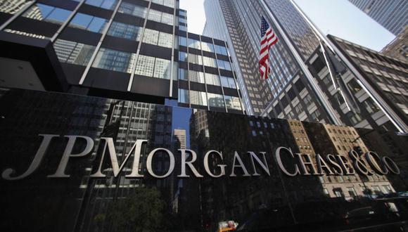 La calificadora JP Morgan señaló que el Perú se encuentra en zona neutra, tras tener una perspectiva negativa.  Adicionalmente, identificó como riesgo que el Congreso y el Ejecutivo no avancen con las investigaciones del escándalo de corrupción que involucra a Odebrecht.