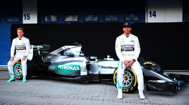 Hamilton y Rosberg 'abusaron' de selfies en gala de Mercedes - 13