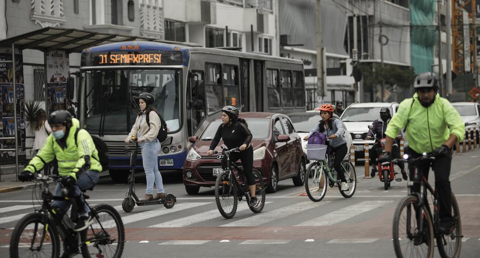 Las temperaturas bajas, humedad y la constante exposición vientos fríos podrían ser el enemigo perfecto de los usuarios de transporte personal durante el invierno 2022. (Foto: Joel Alonzo)