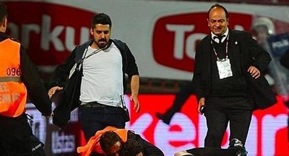 Turquía: Hincha agrede a árbitro en partido del Fenerbahce. (Video: YouTube)