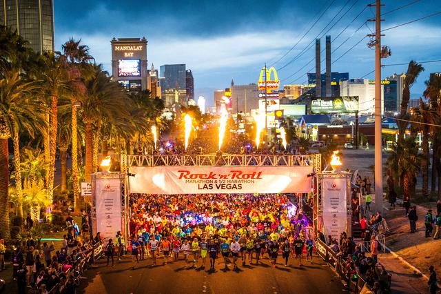 Runners take off at the 2015 Rock &apos;n&apos; Roll Las Vegas Marathon (PRNewsFoto/Rock &apos;n&apos; Roll Marathon Series)