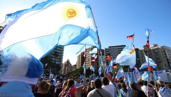 Este es el precio del billete verde en Argentina. (Foto: AFP)