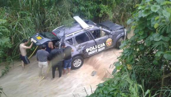 Tarapoto: 3 policías heridos tras caída de patrullero a acequia