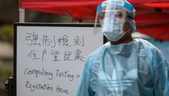 China comienza a exigir prueba anal de coronavirus a los llegados del extranjero. (Foto: ANTHONY WALLACE / AFP).