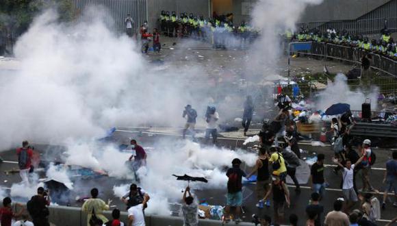 Hong Kong: Policías usan gas lacrimógeno contra manifestantes