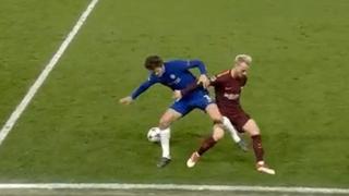 Barcelona vs. Chelsea: la huacha de Marcos Alonso a Iván Rakitic [VIDEO]
