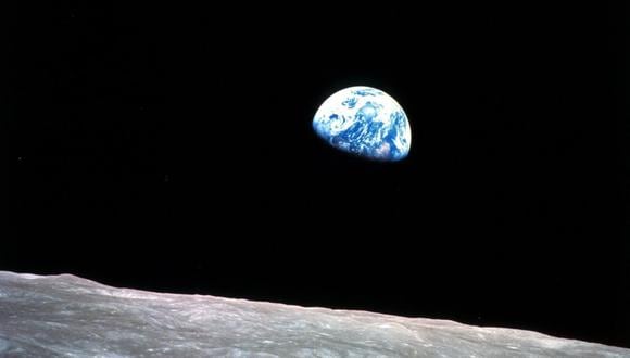 "Earthrise". Esta imagen tomada el 24 de diciembre de 1968 por la misión Apolo 8 muestra a la Tierra saliendo de la superficie de la Luna. Una copia de esta imagen fue enviada por el presidente Lyndon B. Johnson a todos los líderes mundiales. (Foto: William Anders/NASA via AP)