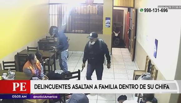 Delincuentes asaltaron a familia dentro de su chifa. (Foto: América Noticias)