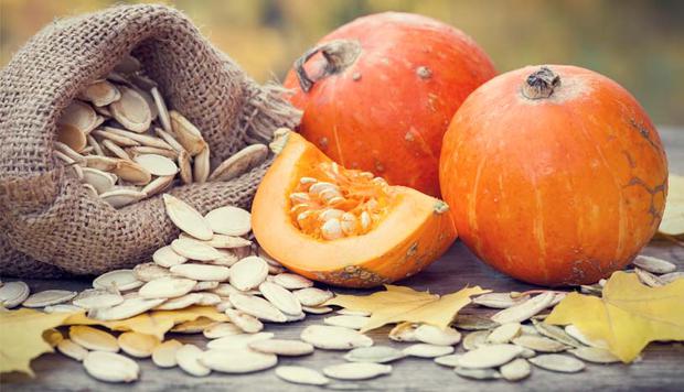 Pumpkin.  These seeds contain a high level of magnesium, so they are great allies for the heart thanks to their anti-stress effect.  They can also counteract mild headaches and migraines.  They are usually eaten toast and incorporated into salads or with other cereals to prepare granola.  (Photo: Shutterstock)