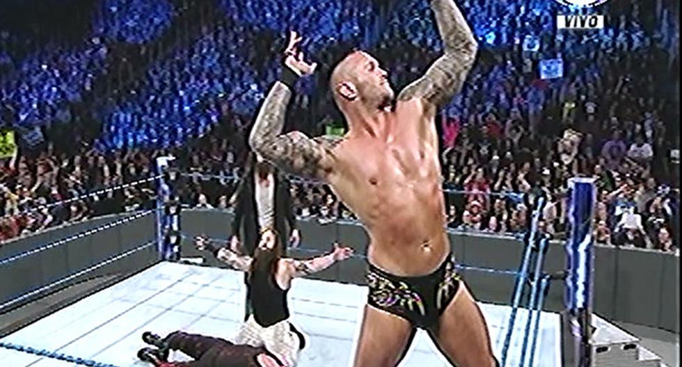 Randy Orton celebrando junto a la Familia Wyatt (Foto: WWE)