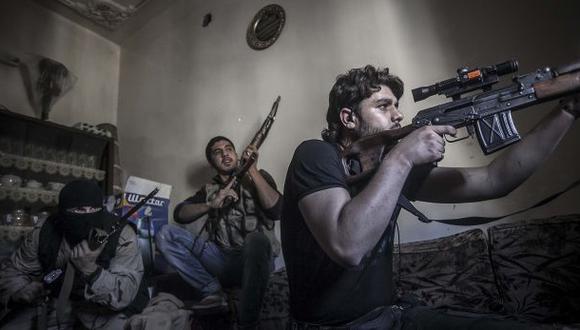 Senado de EE.UU. autorizó entrega de armas a rebeldes sirios
