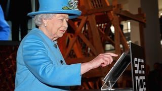 Reina Isabel II: los momentos tecnológicos que marcaron sus 70 años de reinado