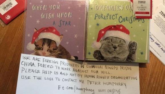 Una niña en Reino Unido encontró un escalofriante mensaje en una tarjeta navideña comprada en el supermercado Tesco. Foto vía BBC Mundo