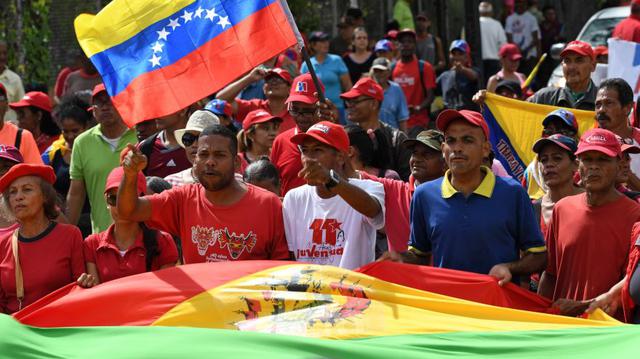 El oficialismo en Venezuela movilizó este sábado a miles de simpatizantes en Caracas para responder a una protesta antigubernamental y para expresar su repudio a lo que considera un "golpe de Estado" contra Evo Morales, quien la semana pasada renunció a la presidencia de Bolivia. (Foto: AFP)