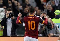 Francesco Totti, con 39 años, renovó hasta el 2017 con la Roma