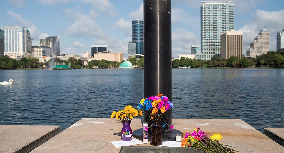 Así rindieron homenaje a los fallecidos en la matanza perpetrada dentro de una discoteca gay de Orlando. (Foto: EFE)