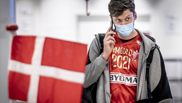 Niklas Landin, jugador de handball, regresando a Dinamarca. Imagen tomada en el aeropuerto de Copenhague. (Foto: EFE)
