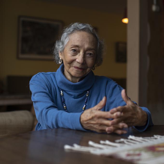 Delfina Paredes cumple 50 años declamando a César Vallejo y busca hacer realidad el último deseo de la viuda del poeta