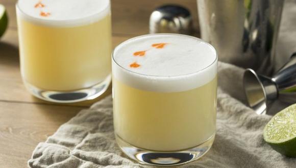 El pisco sour es un famoso cóctel hecho en base a pisco y limón, entre otros ingredientes. (Foto: Getty Images)