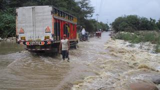 Piura: fuertes lluvias y crecida de ríos aíslan centros poblados y caseríos