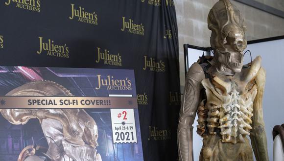 El prototipo de Alien, el traje de Scarface, la varita de Harry Potter, y más objetos serán subastados. (Foto: AFP)