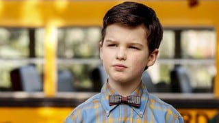 The Big Bang Theory: fans están furiosos con Young Sheldon por el error del silbato de peligro de Sheldon